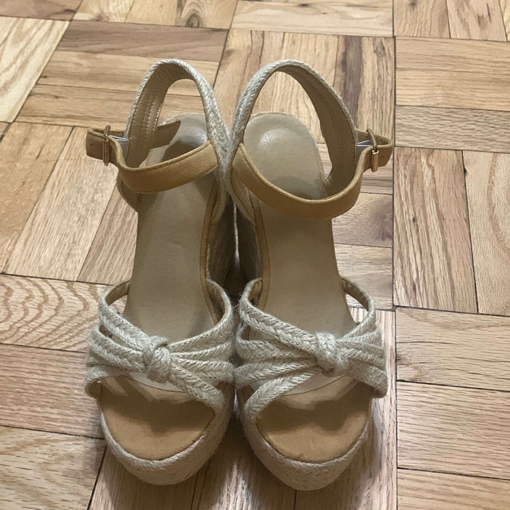 EU 36/US 6 Never worn raffia/woven straw platform espadrille sandals